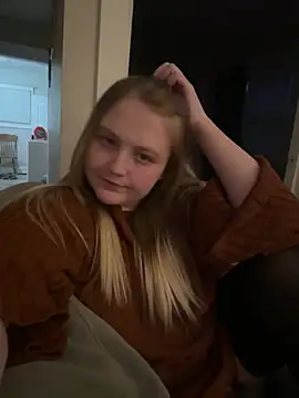 Snapshot of PhatAssBlond chatting on 22, 1, 2025 PhatAssBlond online show from 22, 1, 2025