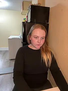 Snapshot of PhatAssBlond chatting on 5, 2, 2025 PhatAssBlond online show from 5, 2, 2025