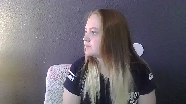 Snapshot of PhatAssBlond chatting on 28, 2, 2025 PhatAssBlond online show from 28, 2, 2025