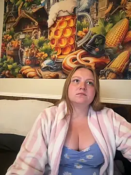 Snapshot of PhatAssBlond chatting on 22, 9, 2025 PhatAssBlond online show from 22, 9, 2025