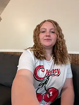 Snapshot of PhatAssBlond chatting on 31, 10, 2025 PhatAssBlond online show from 31, 10, 2025