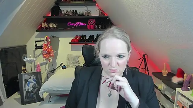 Snapshot of caro_kitten chatting on 15, 12, 2024 caro kitten online show from 15, 12, 2024