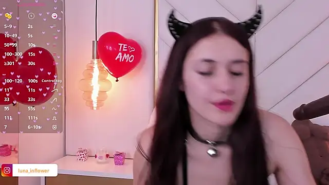 Flor delunaa online show from 14, 2, 2025