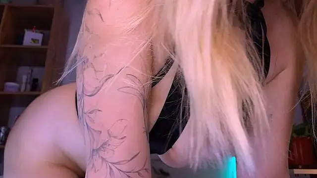 Snapshot of Amelia_naughtyGirl chatting on 18, 12, 2024 Amelia naughtyGirl online show from 18, 12, 2024