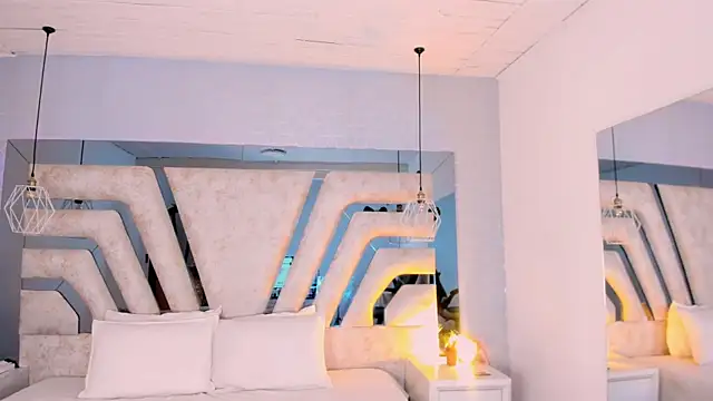 Snapshot of AngelineHeet chatting on 7, 10, 2025 AngelineHeet online show from 7, 10, 2025