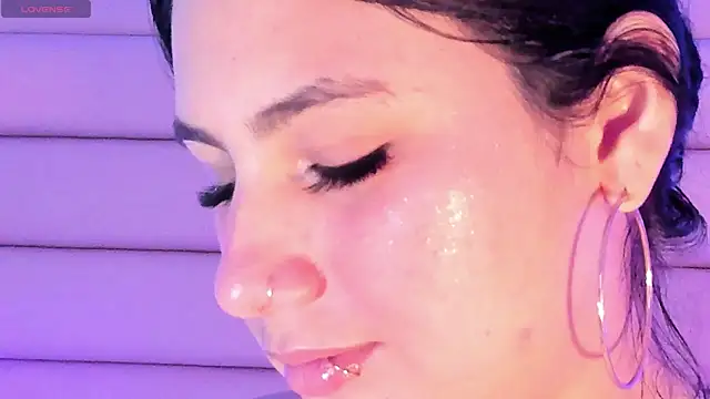 Snapshot of sabrinamilani chatting on 8, 3, 2025 sabrinamilani online show from 8, 3, 2025