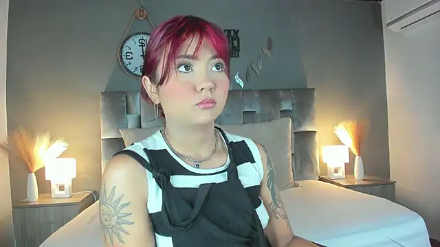 Snapshot of alaia-rogers chatting on 5, 2, 2025 alaia-rogers online show from 5, 2, 2025
