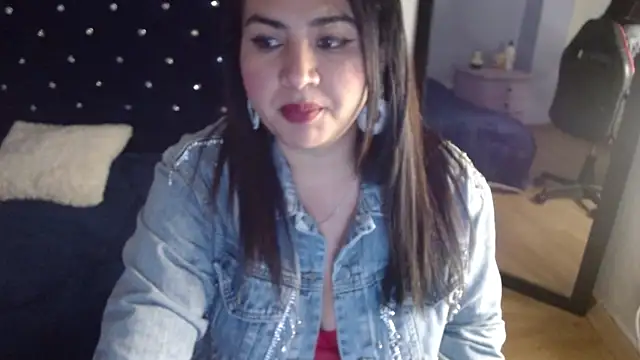 lucianaa 25 online show from 10, 12, 2024