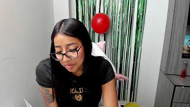 Snapshot of isa_bellaa0 chatting on 25, 12, 2024 isa bellaa0 online show from 25, 12, 2024