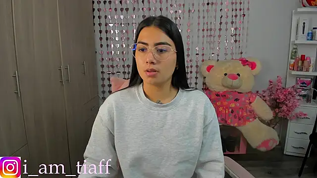 tifany tay2 online show from 21, 4, 2026