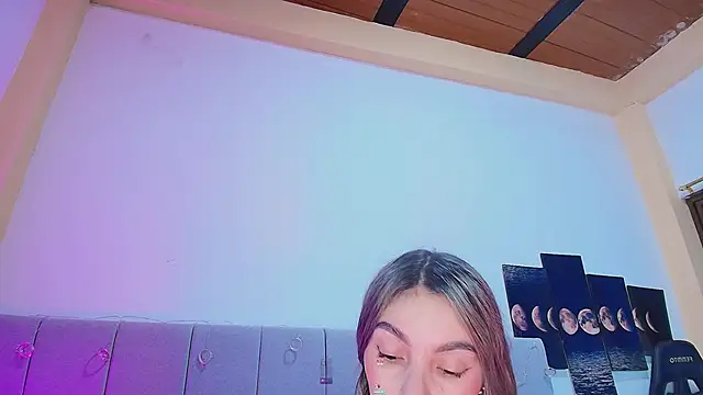 AbrilZannetii online show from 15, 3, 2026