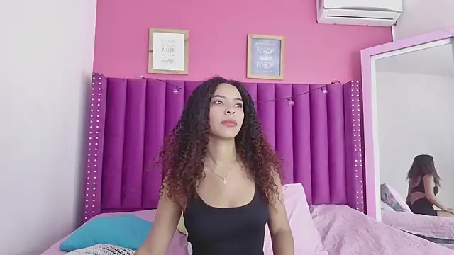 Snapshot of littleebonny chatting on 17, 12, 2025 littleebonny online show from 17, 12, 2025