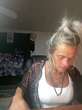 vixendoll87 online show from 15, 4, 2026