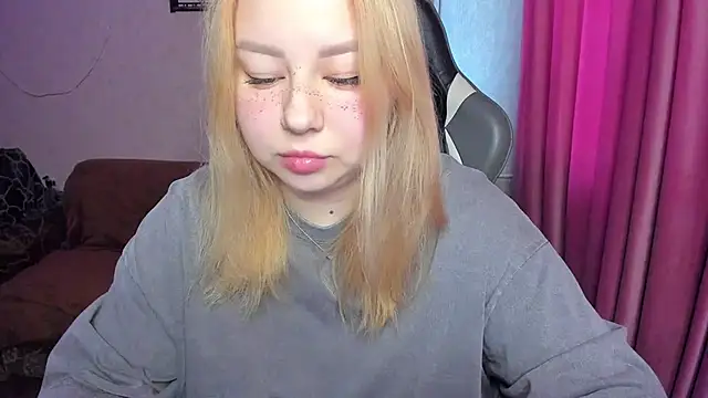 Milafoxxxy online show from 12, 11, 2025