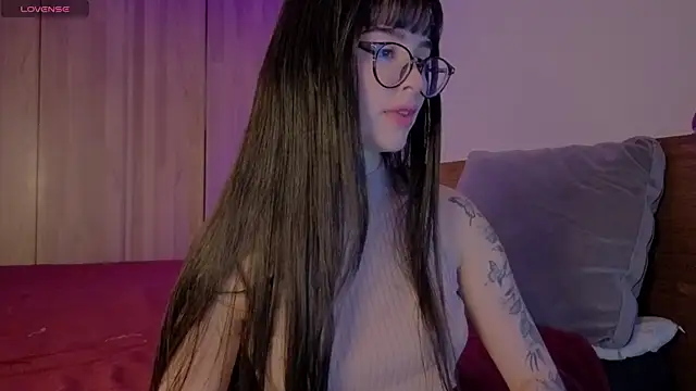 Roxxy mora online show from 25, 6, 2026