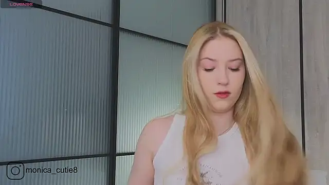 Snapshot of Monikacutie chatting on 27, 2, 2025 Monikacutie online show from 27, 2, 2025