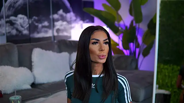 RaquelleVon online show from 16, 10, 2025