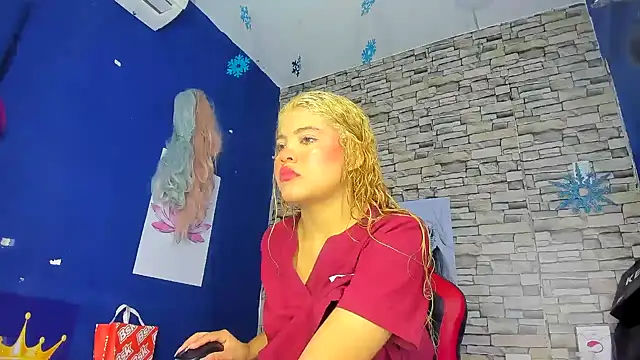 sofiacastillo01 online show from 16, 3, 2025