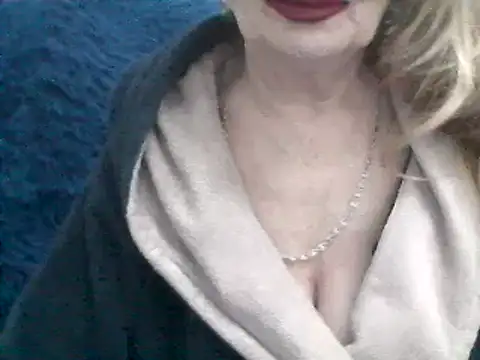 CarlyTreat online show from 13, 2, 2025