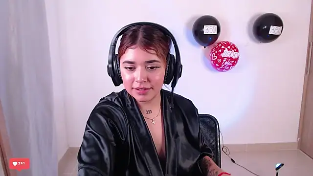 Snapshot of JoselinFlower_ chatting on 1, 1, 2025 JoselinFlower online show from 1, 1, 2025