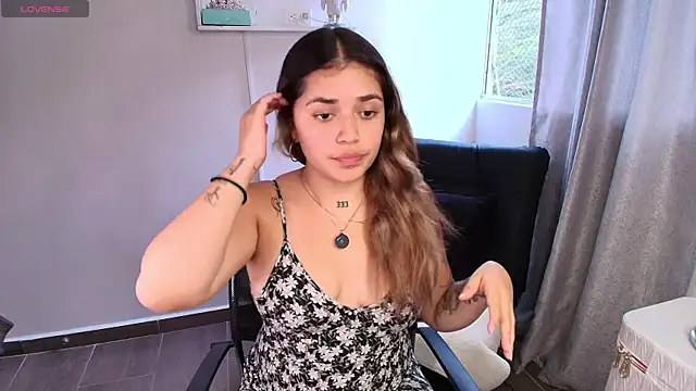 Snapshot of JoselinFlower_ chatting on 11, 9, 2025 JoselinFlower online show from 11, 9, 2025