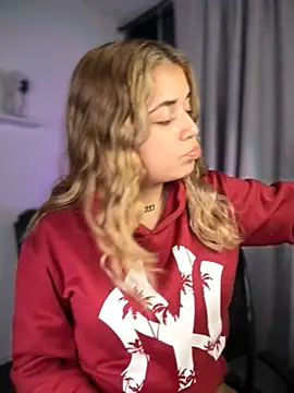 Snapshot of JoselinFlower_ chatting on 28, 10, 2025 JoselinFlower online show from 28, 10, 2025