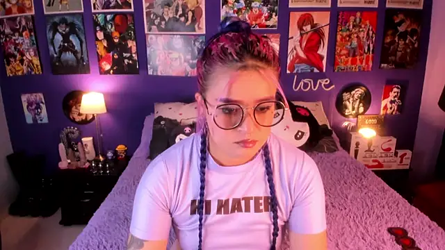 Snapshot of anne_cross chatting on 10, 9, 2025 anne cross online show from 10, 9, 2025