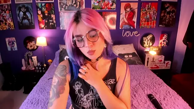 Snapshot of anne_cross chatting on 23, 9, 2025 anne cross online show from 23, 9, 2025