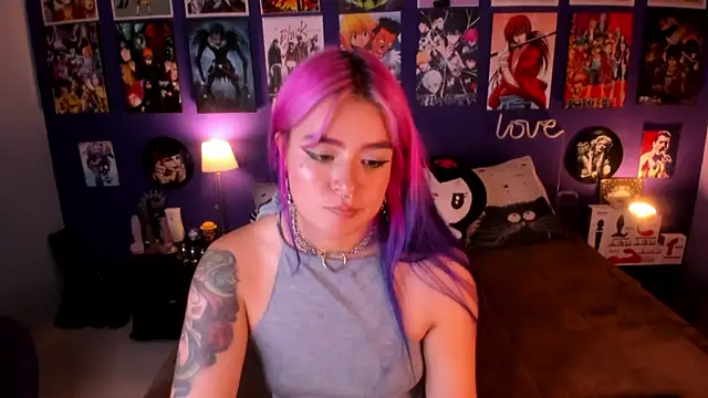 Snapshot of anne_cross chatting on 5, 11, 2025 anne cross online show from 5, 11, 2025