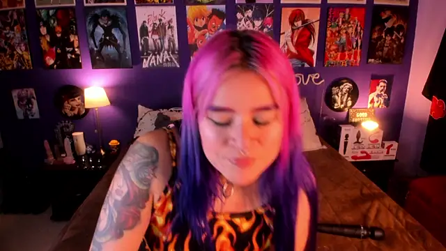 Snapshot of anne_cross chatting on 8, 11, 2025 anne cross online show from 8, 11, 2025