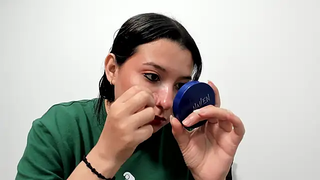 Snapshot of cami-01 chatting on 22, 11, 2025 cami-01 online show from 22, 11, 2025