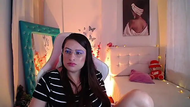 esmeraldaa230 online show from 27, 2, 2025