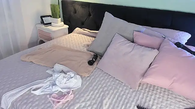 EvaaStevens online show from 10, 3, 2025