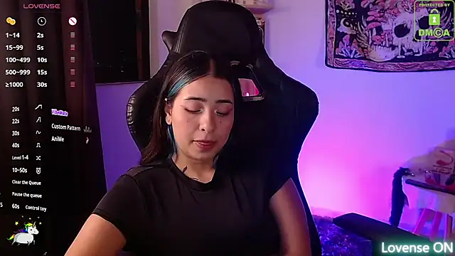 sweetcoralinee online show from 15, 10, 2025