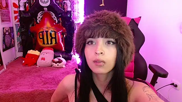 Snapshot of Kind_Scarlett chatting on 24, 10, 2025 Kind Scarlett online show from 24, 10, 2025