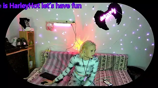 Harleyhot13061 online show from 12, 1, 2026