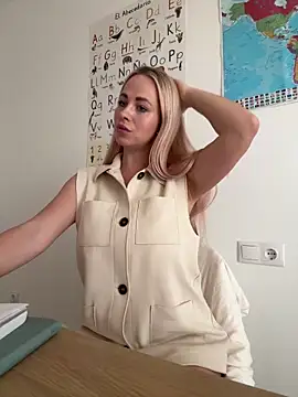 streetdoll online show from 4, 2, 2025