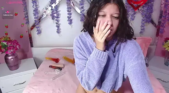 Snapshot of Perla_Skinnyy chatting on 22, 2, 2025 Perla Skinnyy online show from 22, 2, 2025