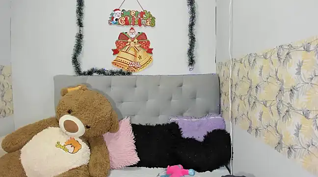 Snapshot of Emma-Wilson chatting on 17, 12, 2024 Emma-Wilson online show from 17, 12, 2024