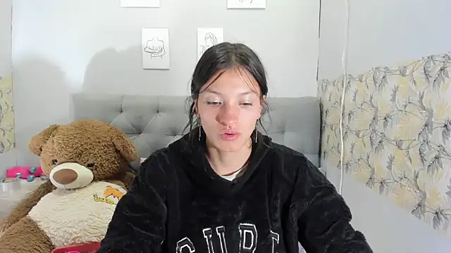 Snapshot of Emma-Wilson chatting on 8, 1, 2025 Emma-Wilson online show from 8, 1, 2025