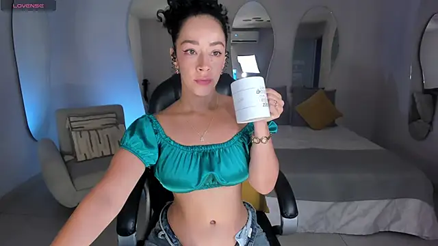 AlessaRomero online show from 16, 10, 2025