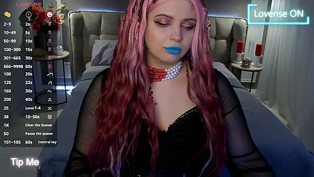 Miss Maya Mils online show from 4, 3, 2025