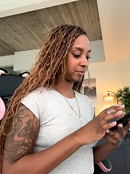 Your Paris online show from 8, 9, 2025