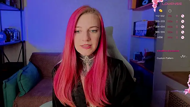 Snapshot of Roxy_____ chatting on 28, 9, 2025 Roxy      online show from 28, 9, 2025