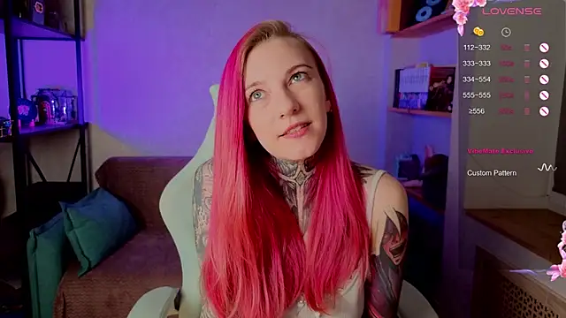Snapshot of Roxy_____ chatting on 3, 10, 2025 Roxy      online show from 3, 10, 2025