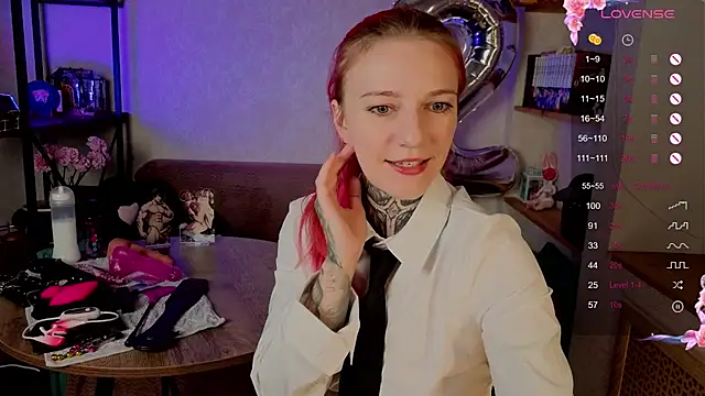 Snapshot of Roxy_____ chatting on 19, 10, 2025 Roxy      online show from 19, 10, 2025