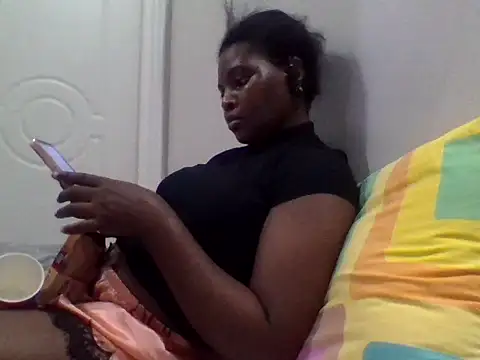 Snapshot of queenzuena chatting on 4, 7, 2026 queenzuena online show from 4, 7, 2026