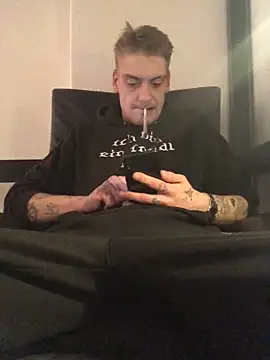 Snapshot of Simboxxx040 chatting on 19, 12, 2024 Simboxxx040 online show from 19, 12, 2024