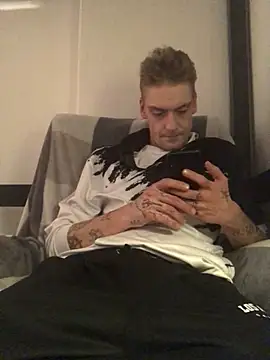 Snapshot of Simboxxx040 chatting on 1, 1, 2025 Simboxxx040 online show from 1, 1, 2025