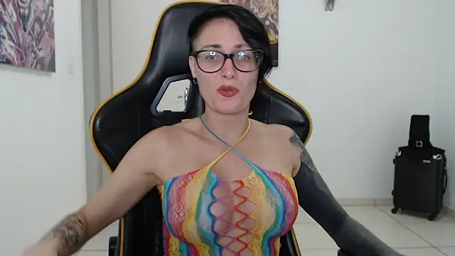 CrisBathoryxxx online show from 8, 12, 2024